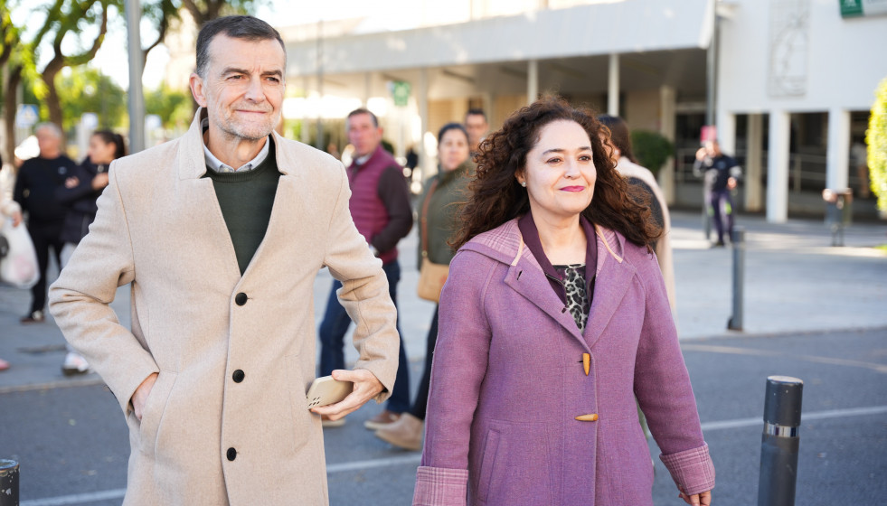 El candidato de Por Andalucía a la Presidencia de la Junta, Antonio Maíllo, asiste junto a la portavoz del Grupo en el Parlamento, Inmaculada Nieto, a la concentración con motivo de la huelga convo