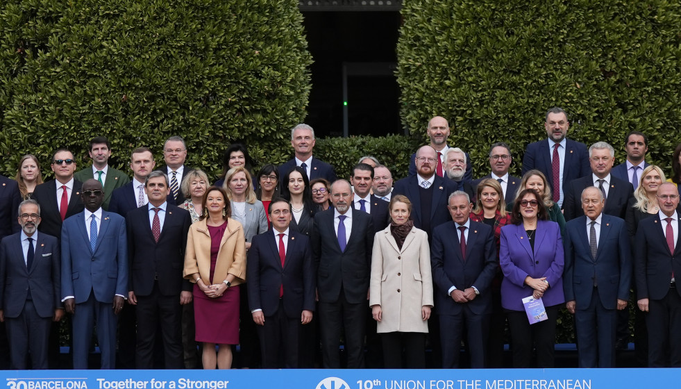 El ministro de Asuntos Exteriores, Unión Europea y Cooperación, José Manuel Albares (7i), durante la reunión ministerial del Foro Regional de la Unión por el Mediterráneo (UpM), a 28 de noviembr