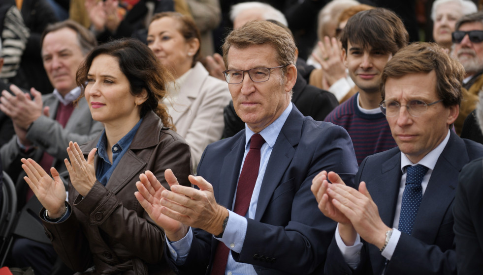 Archivo - (I-D) La presidenta de la Comunidad de Madrid, Isabel Díaz Ayuso; el presidente del Partido Popular, Alberto Núñez Feijóo, y el alcalde de Madrid, José Luis Martínez-Almeida, durante e