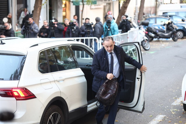 El exministro José Luis Abalos a su llegada al Tribunal Supremo, a 27 de noviembre de 2025, en Madrid (España).