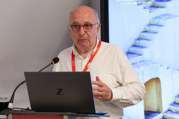 Archivo - El excomisario de Economía de la UE y exvicepresidente de la Comisión Europea, Joaquín Almunia, interviene durante el curso ‘Aportaciones de España a la Unión Europea desde la firma d