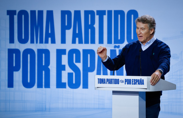 El presidente del Partido Popular, Alberto Núñez Feijóo, durante la segunda jornada del II Foro de las Grandes Ciudades del PP, en Fórum Evolución, a 29 de noviembre de 2025, en Burgos
