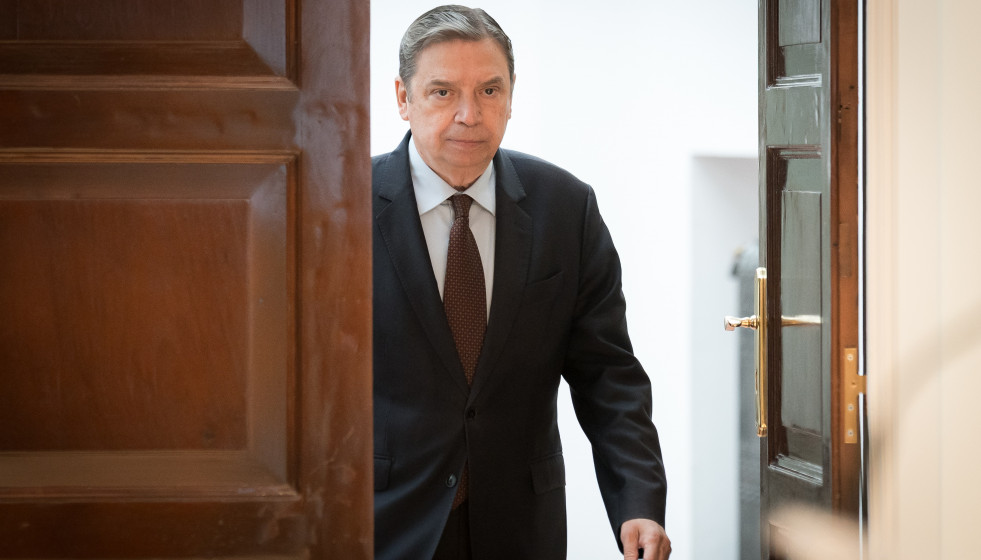 El ministro de Agricultura, Pesca y Alimentación, Luis Planas, ofrece una rueda de prensa tras la detección de seis casos de peste porcina africana en animales silvestres, en la sede del ministerio,