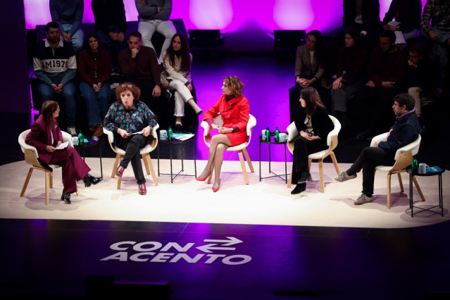 La secretaria general del PSOE-A, María Jesús Montero, en su intervención en 'Diálogos con Acento' con motivo del 25N en Atarfe (Granada).