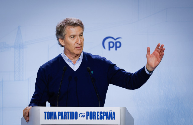 El presidente del Partido Popular, Alberto Núñez Feijóo, durante la segunda jornada del II Foro de las Grandes Ciudades del PP, en Fórum Evolución, a 29 de noviembre de 2025, en Burgos