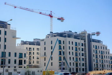 Archivo - Viviendas en construcción en Madrid.