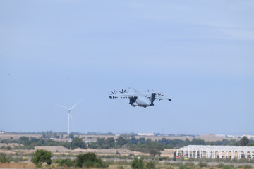 Archivo - Un avión militar despega en la Base Aérea de Zaragoza, a 10 de septiembre de 2025, en Zaragoza, Aragón (España).