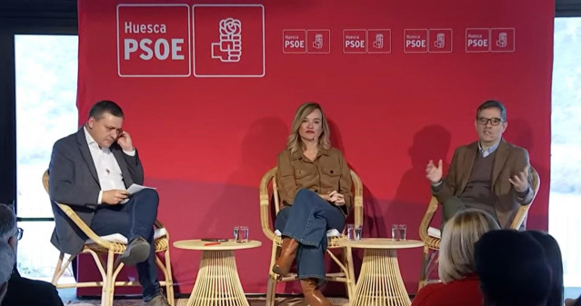 De izquierda a derecha, fernado Sabés, Pilar Alegría y Félix Bolaños en lel acto de clausura de las XIX Jornadas Socialistas Gobierno de Progreso: España y Aragón que se celebran en Ligüerre de Cinca (Huesca).