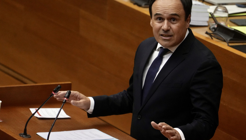 El síndic del grupo popular en las Corts Valencianes y secretario general del PP de la Comunitat Valenciana, Juanfran Pérez Llorca, durante el debate de investidura del nuevo president de la General