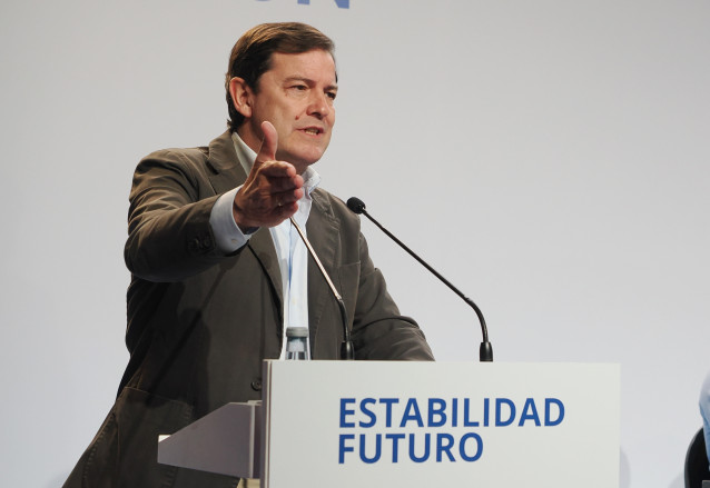 Archivo - El presidente del PP de Castilla y León y presidente de la Junta de Castilla y León, Alfonso Fernández Mañueco, en un acto de su partido.