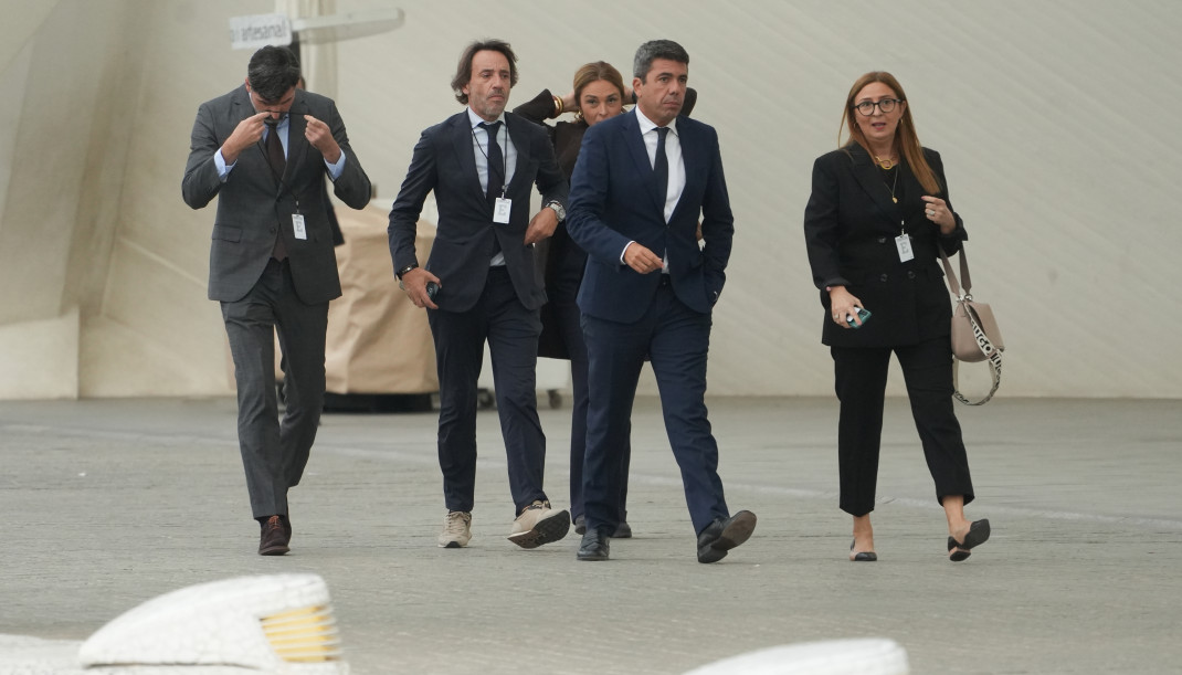 Archivo - El presidente de la Generalitat valenciana, Carlos Mazón, acompañado de su jefe de Gabinete, José Manuel Cuenca.