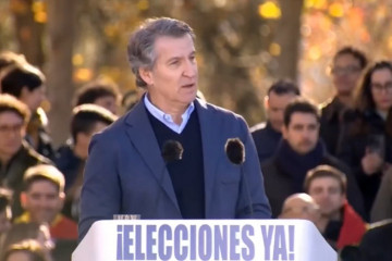 El presidente del PP, Alberto Núñez Feijóo, durante su intervención en la concentración convocada por el PP en Madrid contra el Gobierno de Pedro Sánchez, 30 noviembre de 2025