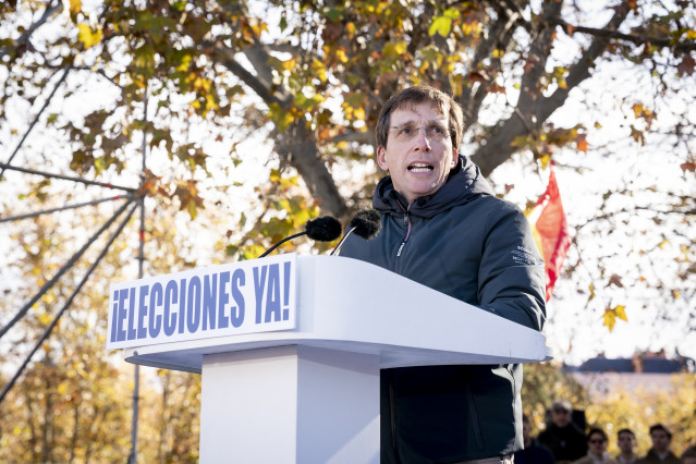 El alcalde de Madrid, José Luis Martínez-Almeida, durante la concentración contra la corrupción del Gobierno convocada por el PP, en el Templo de Debod