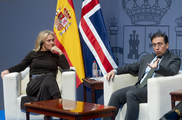 El ministro de Asuntos Exteriores, Unión Europea y Cooperación, José Manuel Albares, y la ministra de Exteriores de Islandia, Thorgerdur Katrín Gunnarsdóttir, durante la inauguración de la Embajada de Islandia en Madrid