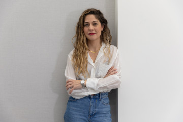 La coordinadora general de Sumar, Lara Hernández, durante una entrevista para Europa Press, a 13 de noviembre de 2025, en Madrid (España).