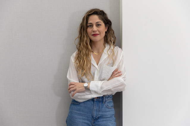 La coordinadora general de Sumar, Lara Hernández, durante una entrevista para Europa Press, a 13 de noviembre de 2025, en Madrid (España).