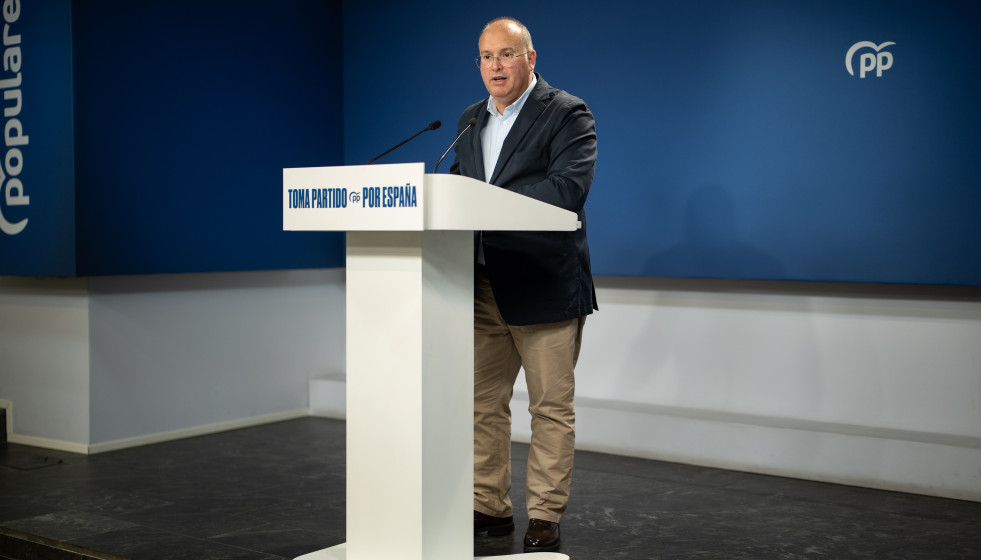 Archivo - El secretario general del Partido Popular, Miguel Tellado, ofrece una rueda de prensa en la sede del PP, a 4 de octubre de 2025, en Madrid (España).