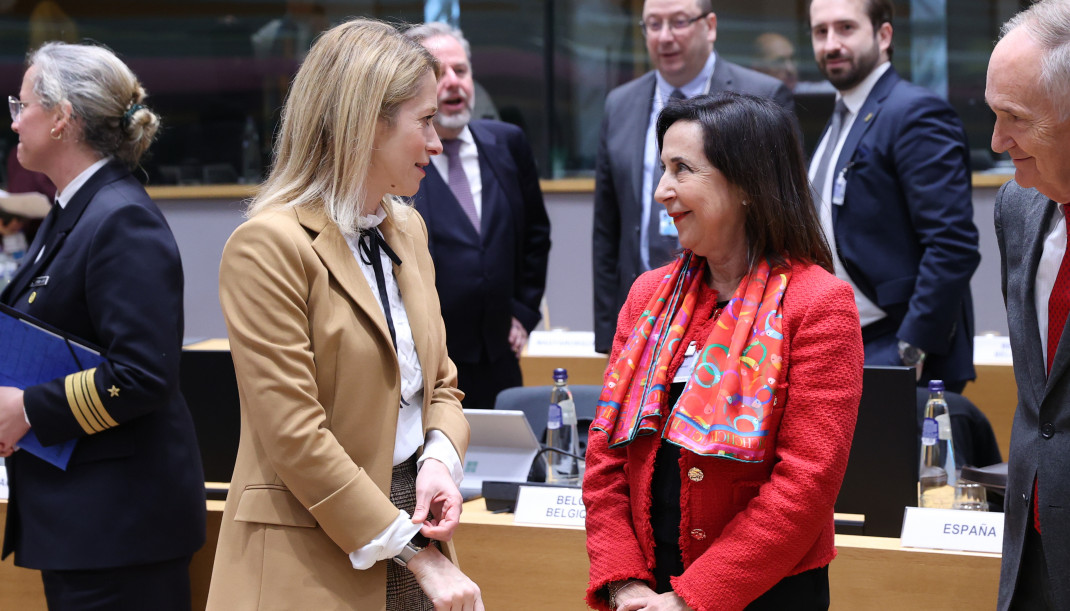 La Alta Representante, Kaja Kallas, y la ministra de Defensa, Margarita Robles, en el seno del consejo de Defensa de la UE.