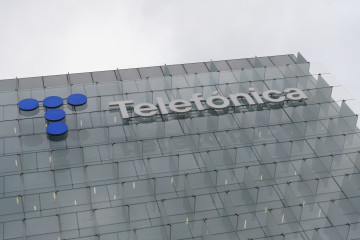 Archivo - Exterior de la sede de Telefónica, en el ensanche de Las Tablas, en el distrito de Fuencarral-El Pardo, a 6 de septiembre de 2023, en Madrid (España).