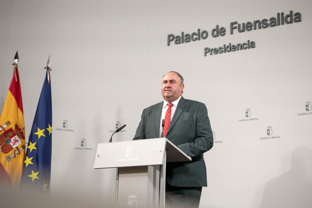 Archivo - El consejero de Agricultura, Ganadería y Desarrollo Rural, Julián Martínez Lizán