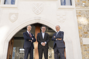 Álvaro Martínez-Echevarría, Director General del IEB, Carlos San Basilio, presidente de la CNMV y Álvaro Drake, Director de Relaciones Institucionales del IEB.