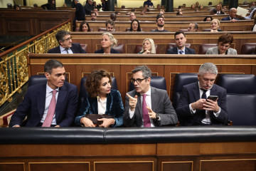 El presidente Pedro Sánchez, la vicepresidenta María Jesús Montero y el ministro de la Presidencia Y Justicia, Félix Bolaños, en un Pleno del Congreso
