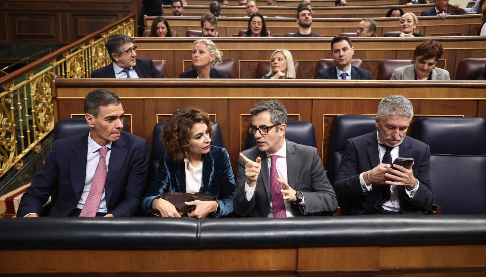 El presidente Pedro Sánchez, la vicepresidenta María Jesús Montero y el ministro de la Presidencia Y Justicia, Félix Bolaños, en un Pleno del Congreso
