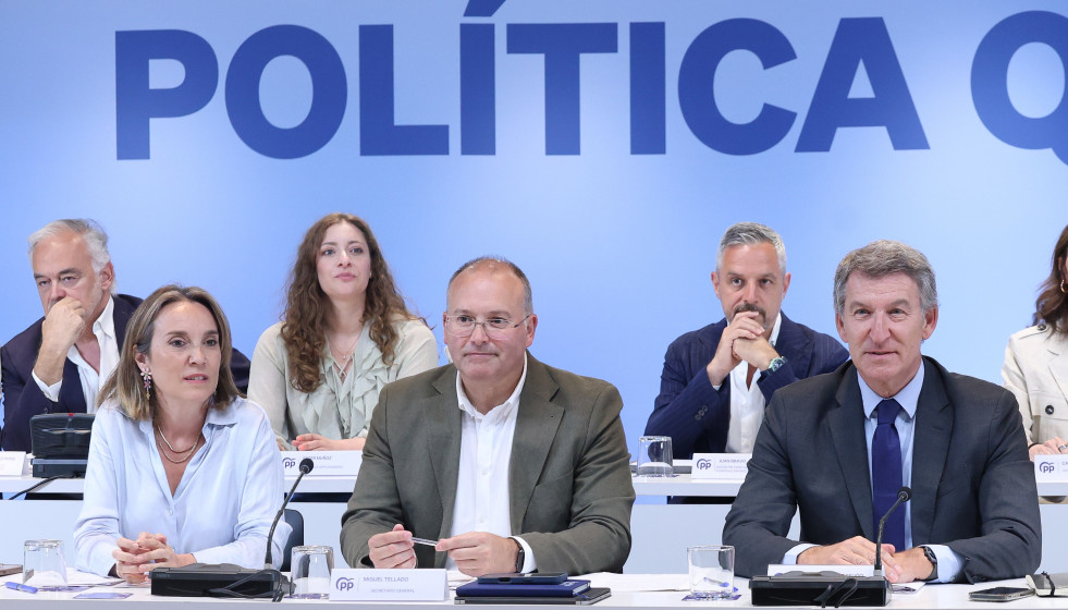 Archivo - La Vicesecretaria general de Regeneración Institucional del Partido Popular, cuca Gamarra, el secretario general del PP, Miguel Tellado, y  presidente del Partido Popular, Alberto Núñez F