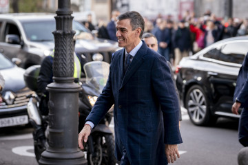El presidente del Gobierno, Pedro Sánchez, a su llegada a la Sesión constitutiva del Pleno de la Comisión Nacional para la conmemoración de los 500 años de existencia del Consejo de Estado, en el