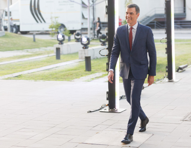 Archivo - El presidente del Gobierno y candidato a la reelección por el PSOE, Pedro Sánchez, a su llegada al debate electoral organizado por RTVE bajo el título ‘23J el debate final’, en el Estudio 6 de Prado del Rey, a 19 de julio de 2023, en Madrid (Esp