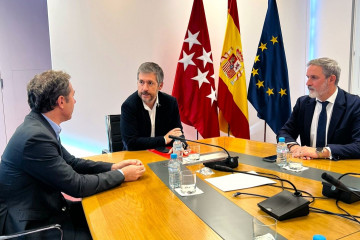El presidente de The District, Juan Velayos, y el viceconsejero de la Comunidad de Madrid, José María García Gómez.