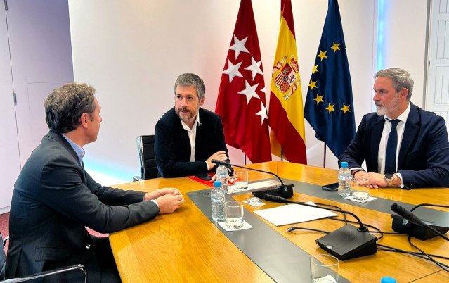 El presidente de The District, Juan Velayos, y el viceconsejero de la Comunidad de Madrid, José María García Gómez.