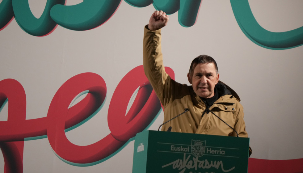 El secretario general de EH Bildu, Arnaldo Otegi, interviene durante la manifestación de EH Bildu bajo el lema 'Askatasun Haizea'