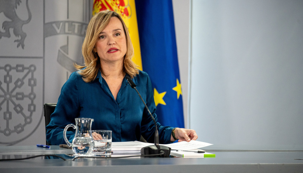 La ministra de Educación, Formación Profesional y Deportes y portavoz del Gobierno, Pilar Alegría, durante una rueda de prensa tras el Consejo de Ministros, en el Complejo de la Moncloa, a 2 de dic