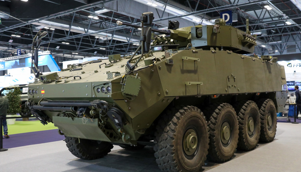 Archivo - Vehículo blindado 8x8 Dragón en la Feria Internacional de Defensa y Seguridad FEINDEF, en IFEMA, a 3 de noviembre de 2021, en Madrid, (España).