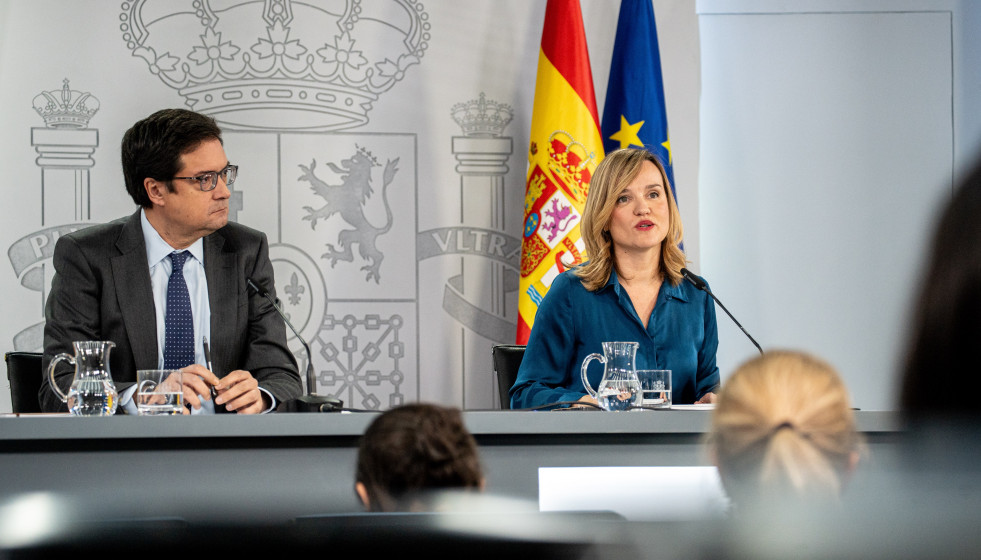 El ministro de Transformación Digital y Función Pública, Óscar López, y la ministra de Educación, Formación Profesional y Deportes y portavoz del Gobierno, Pilar Alegría, durante una rueda de 