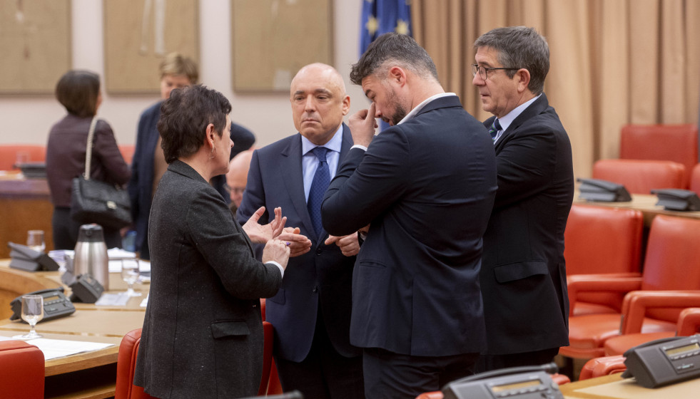 Archivo - La diputada de EH Bildu en el Congreso Mertxe Aizpurua; el secretario de Estado de Relaciones con las Cortes, Rafael Simancas; el portavoz del Grupo Socialista en el Congreso, Patxi López y