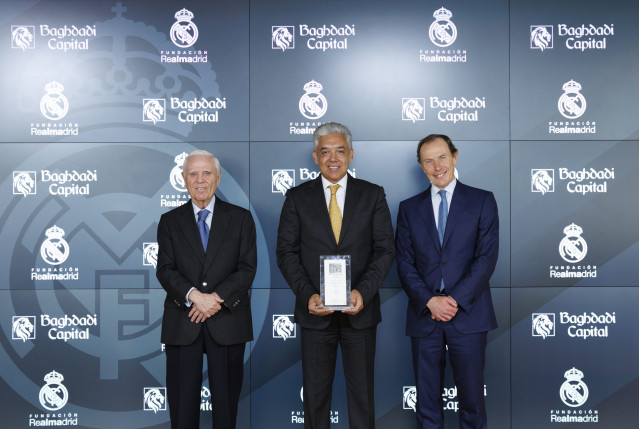 Enrique Sánchez, vicepresidente ejecutivo de la Fundación Real Madrid; Baihas Baghdadi, fundador y  presidente ejecutivo de Baghdadi Capital y Emilio Butragueño, director de Relaciones Institucionales del Real Madrid.
