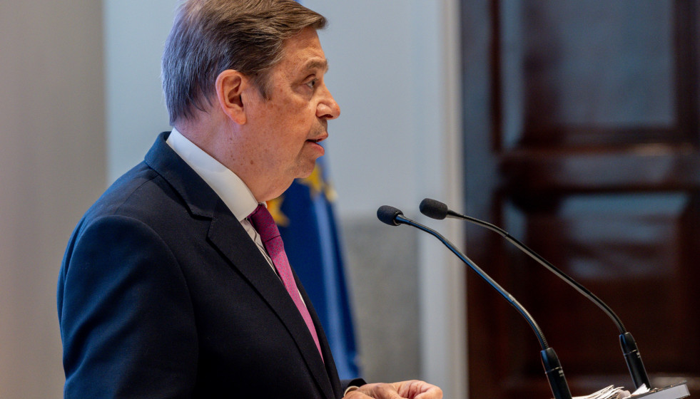 El ministro de Agricultura, Pesca y Alimentación, Luis Planas, durante una rueda de prensa tras su reunión con representantes del sector porcino,