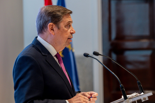 El ministro de Agricultura, Pesca y Alimentación, Luis Planas, durante una rueda de prensa tras su reunión con representantes del sector porcino,