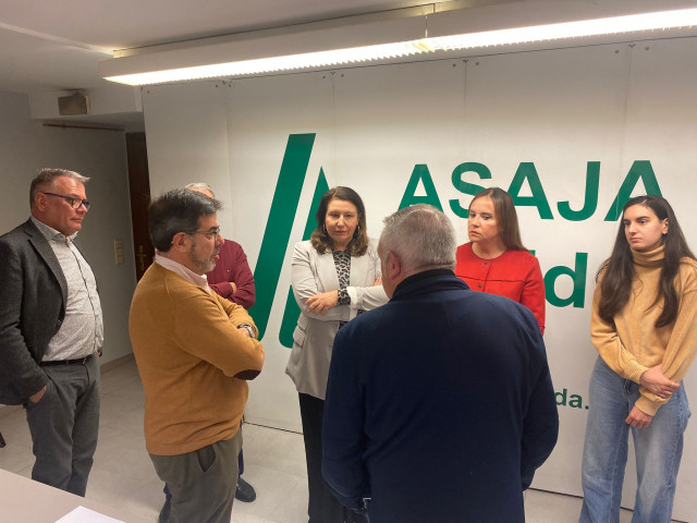 Archivo - La coordinadora de Agricultura del PP y eurodiputada, Carmen Crespo, durante su visita a Lleida por la crisis de la peste porcina africana