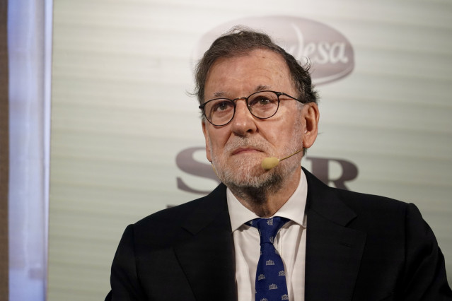 El expresidente del Gobierno Mariano Rajoy presenta su nuevo libro 'El arte de gobernar', en una charla organizada por Diario SUR en Málaga. A 2 de diciembre de 2025, en Málaga (Andalucía, España). El nuevo libro de Rajoy, ‘El arte de gobernar’,  recoge u