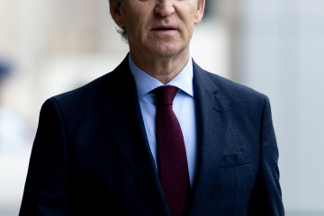 El presidente del PP, Alberto Núñez Feijóo, durante un desayuno informativo organizado por La Razón, a 2 de diciembre de 2025, en Madrid (España).