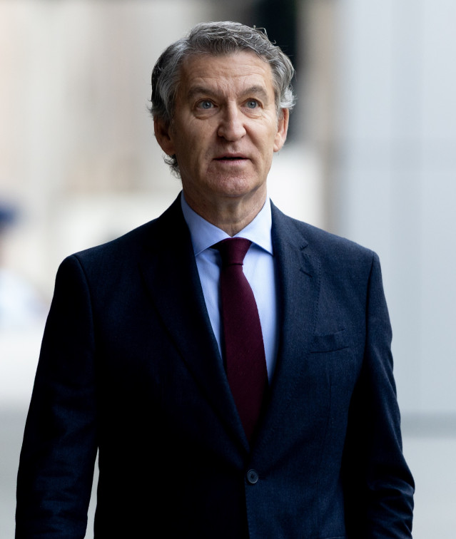 El presidente del PP, Alberto Núñez Feijóo, durante un desayuno informativo organizado por La Razón, a 2 de diciembre de 2025, en Madrid (España).