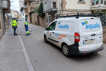 Archivo - Furgoneta de Aqualia