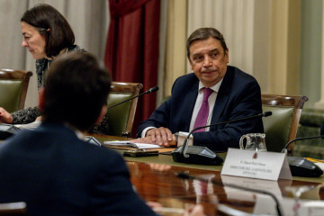 El ministro de Agricultura, Pesca y Alimentación, Luis Planas, se reúne con representantes del sector porcino para abordar los casos de peste porcina africana