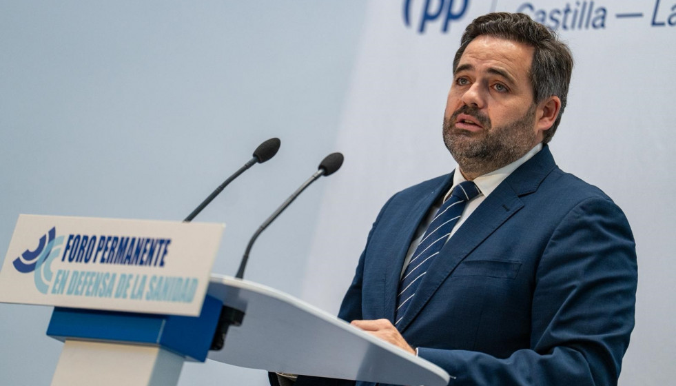 Paco Núñez en el Foro Permanente 'En Defensa de la Sanidad'.