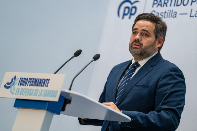 Paco Núñez en el Foro Permanente 'En Defensa de la Sanidad'.