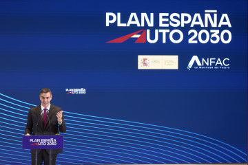 El presidente del Gobierno, Pedro Sánchez, interviene durante la clausura del acto de presentación del Plan España Auto 2030