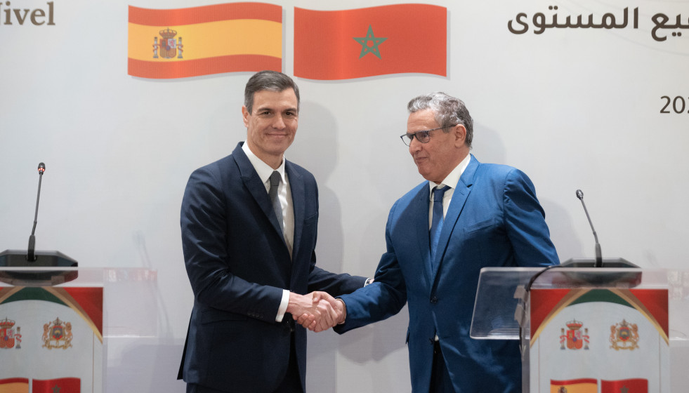 Archivo - El presidente del Gobierno, Pedro Sánchez (i) y el jefe de Gobierno del Reino de Marruecos, Aziz Akhannouch (d), en la sede del Ministerio de Exteriores marroquí, a 2 de febrero de 2023, e
